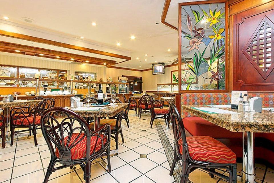 Hotel Aurola Holiday Inn image