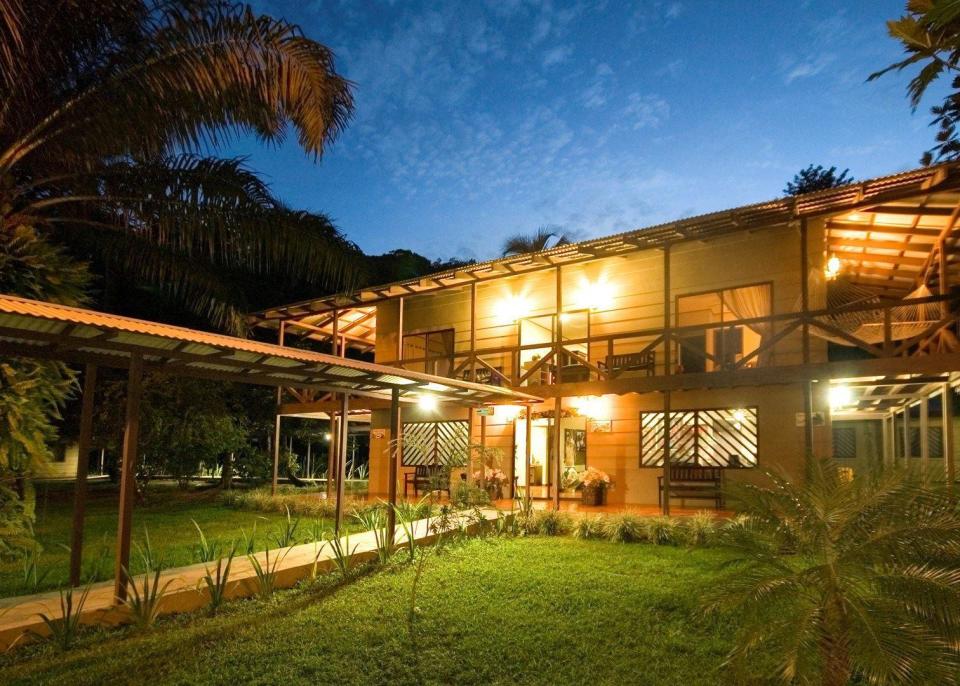 Hotel Manatus Lodge image