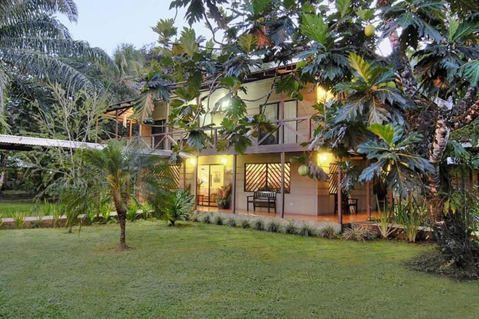 Hotel Manatus Lodge image