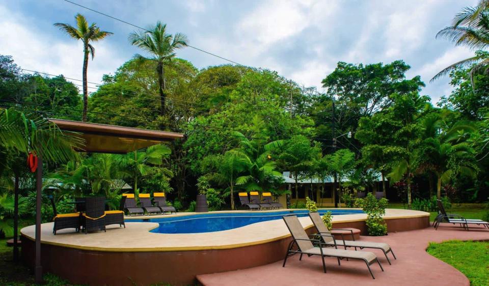 Hotel Manatus Lodge image