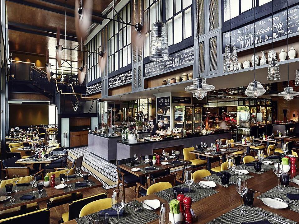 Hotel Sofitel Saigon Plaza image