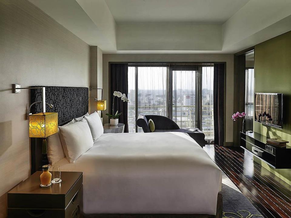 Hotel Sofitel Saigon Plaza image