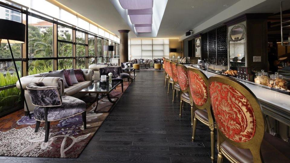 Hotel Sofitel Saigon Plaza image