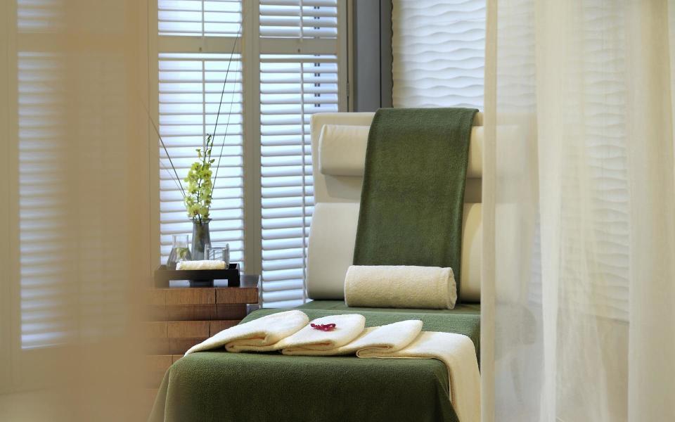 Hotel The Address Dubai Mall image