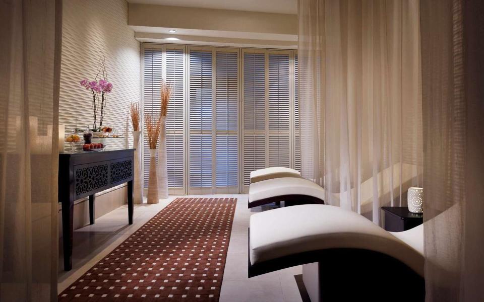 Hotel The Address Dubai Mall image