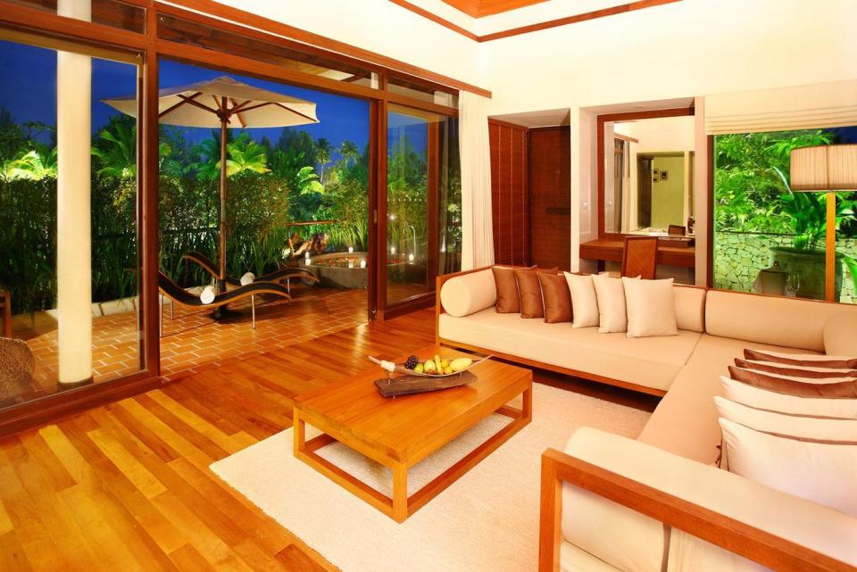 Hotel The Sarojin image