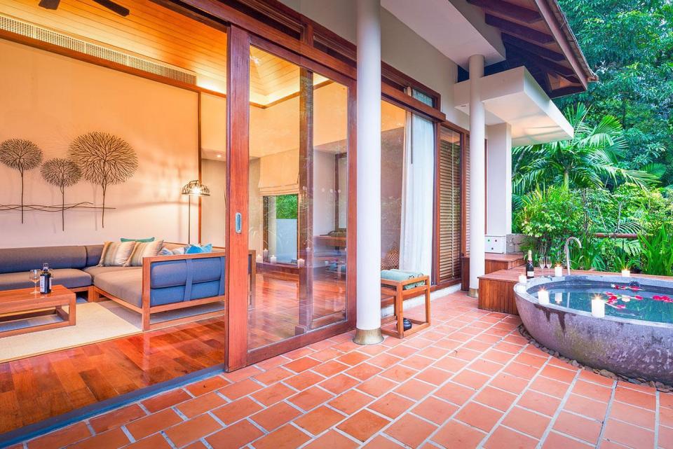 Hotel The Sarojin image