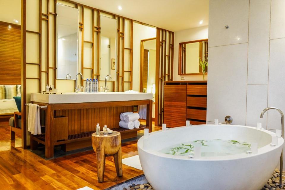 Hotel The Sarojin image