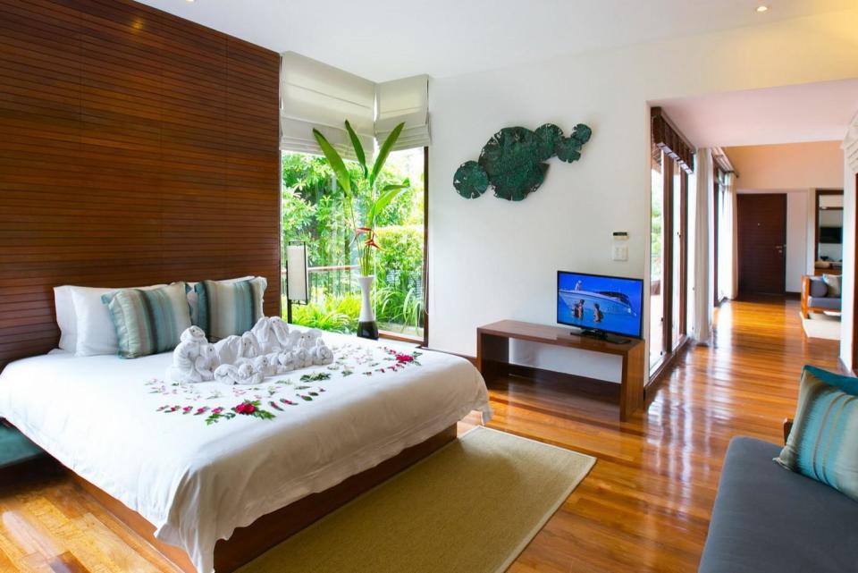 Hotel The Sarojin image